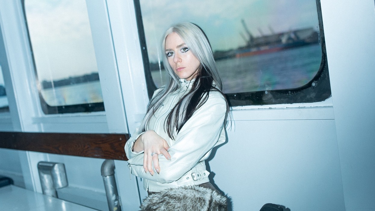 Lydia Képinski est de retour avec «À l'extérieur»