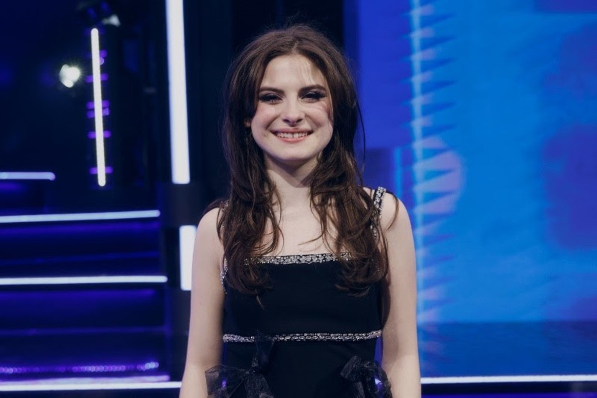 Mia remporte la finale de «Star Académie» et lance une reprise de «Ficelles»