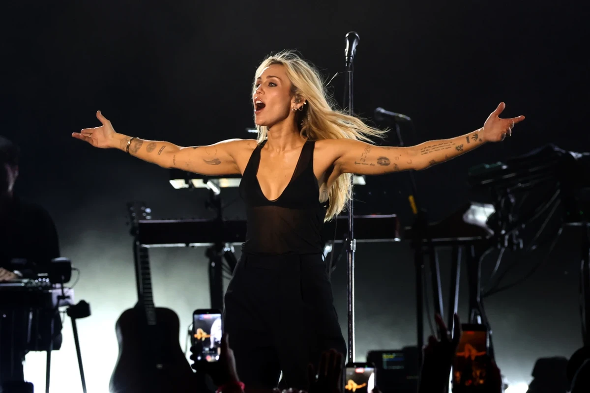 Miley Cyrus Responds to Criticism of Hollywood Bowl Show: ‘I Am Fully Present’