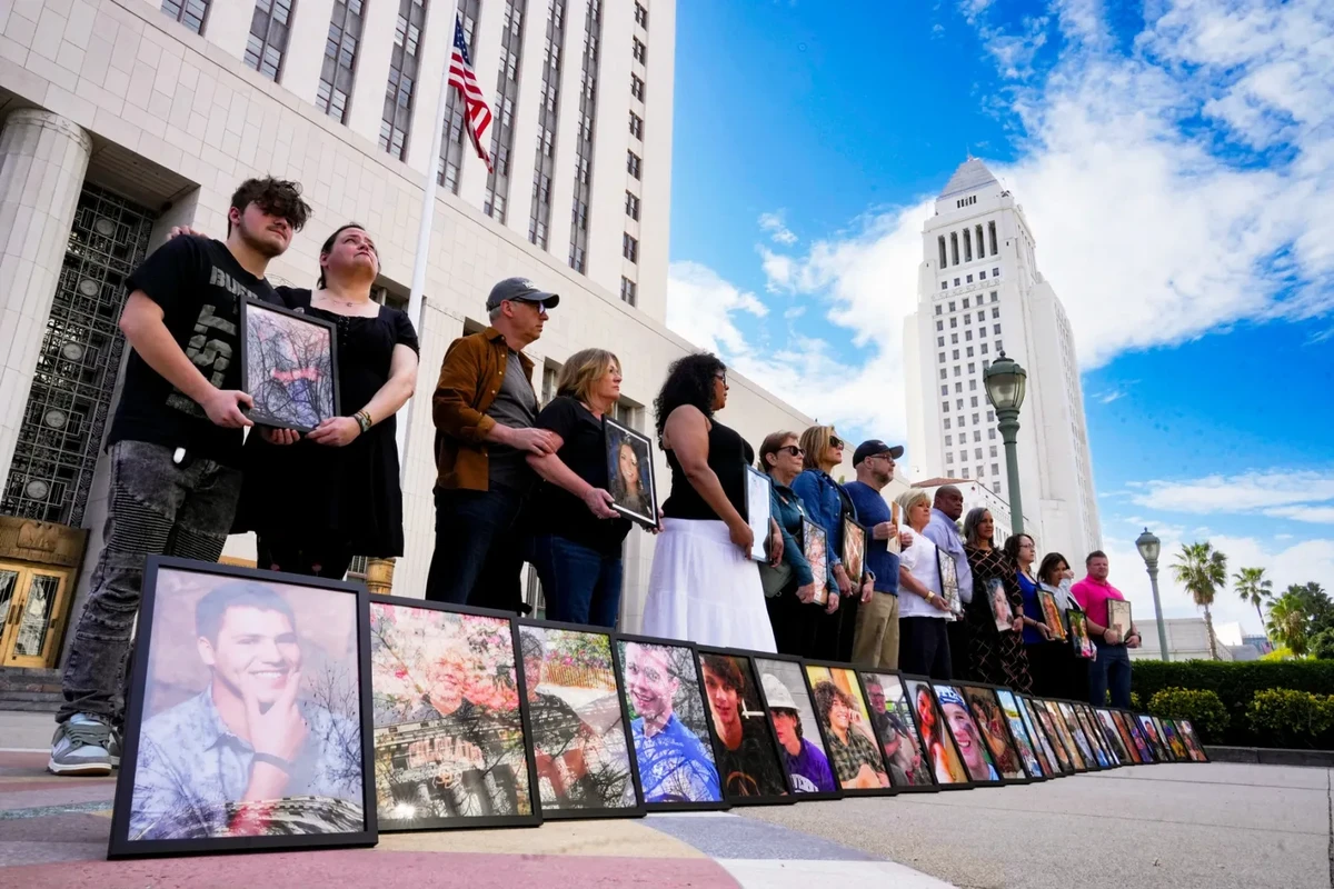 At Landmark Trial, Expert Says Social Media Hooks Teens Hardest