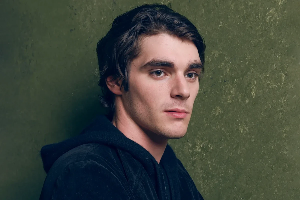 RJ Mitte, ‘Breaking Bad’ Star Who Played Walt Jr., Dead at 34