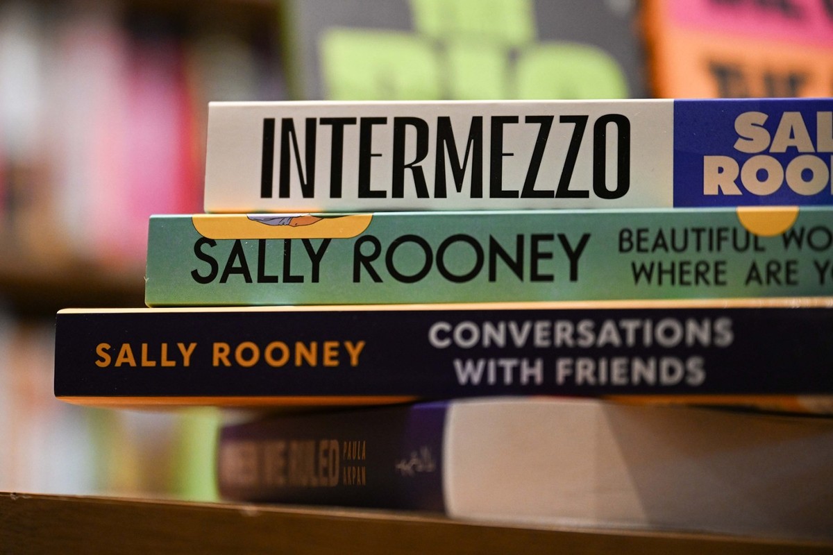 Paul Mescal, Daisy Edgar-Jones, Kneecap Sign Open Letter Against Sally Rooney Book Ban