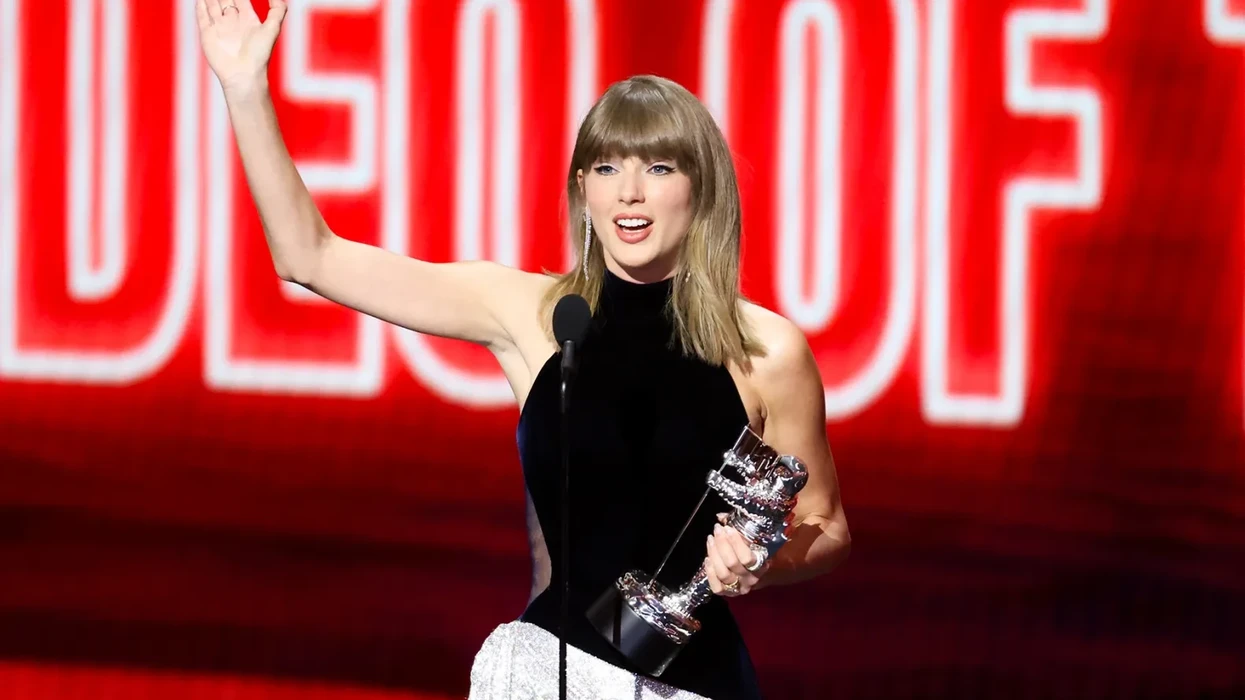 Taylor Swift Pays Tribute to Dolly Parton While Accepting Video of the Year Award at 2026 VMAs