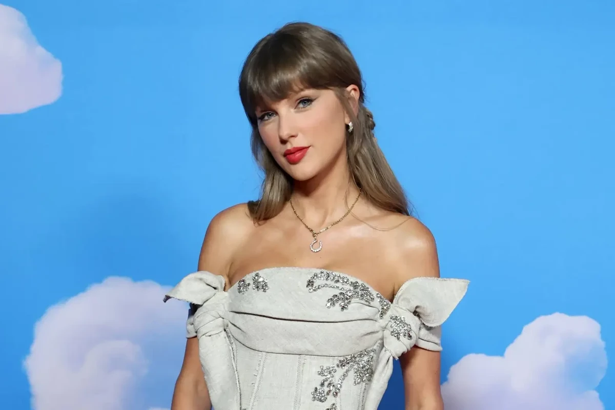 Taylor Swift and Randy Newman Perform Duet of ‘You’ve Got a Friend in Me’ at ‘Toy Story 5’ Premiere