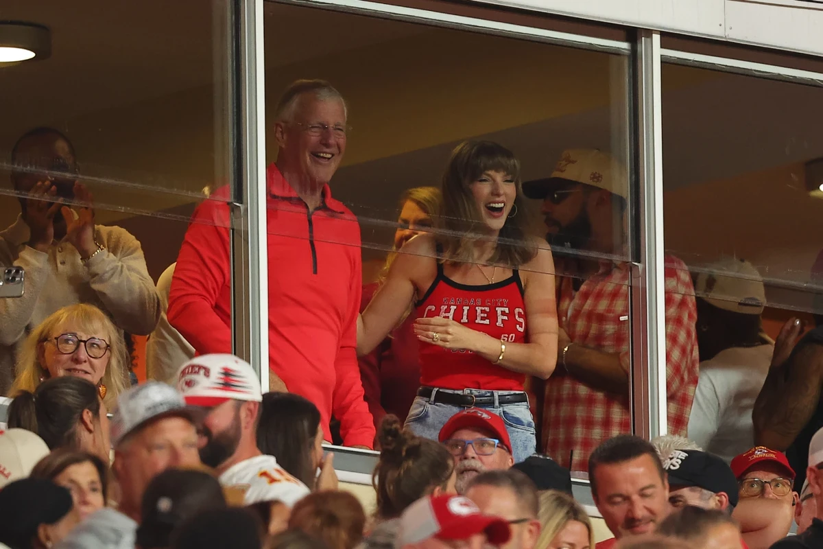 Taylor Swift Celebrates Travis Kelce’s First Touchdown of the Season: ‘That’s My Husband!’