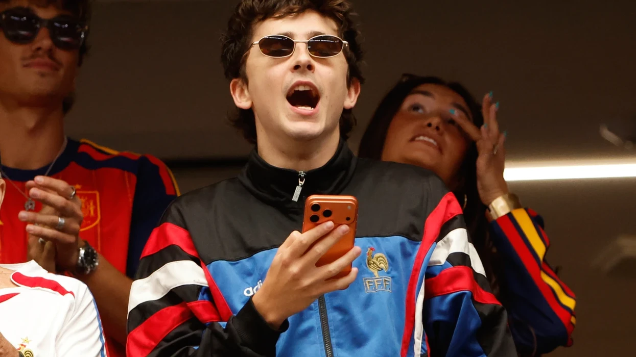 Timothée Chalamet Gets ‘Starstruck’ Meeting Dallas Cowboys Cheerleaders at World Cup